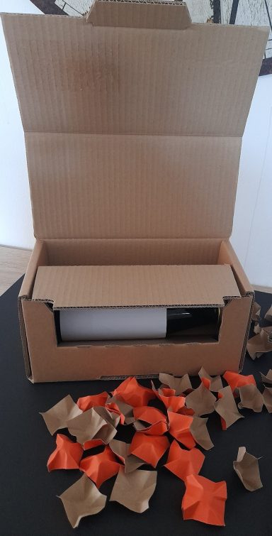 Flaschenkarton mit schwebender Innenverpackung